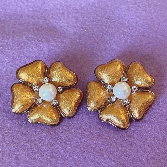 CAROLEE Luxury Floral Clip On Enamel Rosette Vintage Earrings - Picture 1 of 7